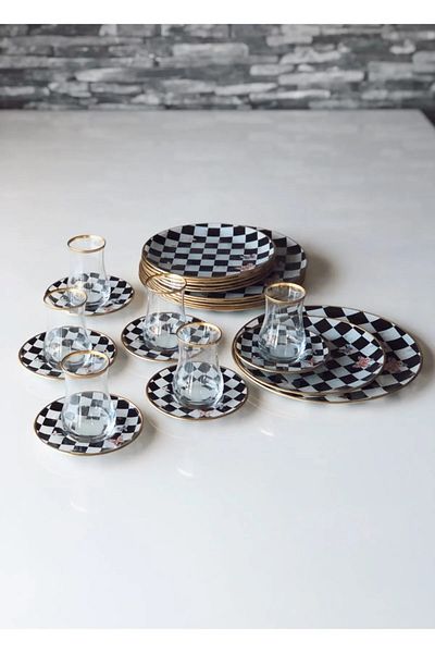 B&M 24 Piece Round Breakfast Set - Checkered Butterfly Pattern