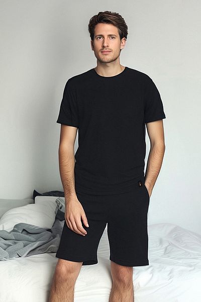 Trendyol Collection Černá sada pyžama Regular Fit s šortkami TMNSS23PT00036