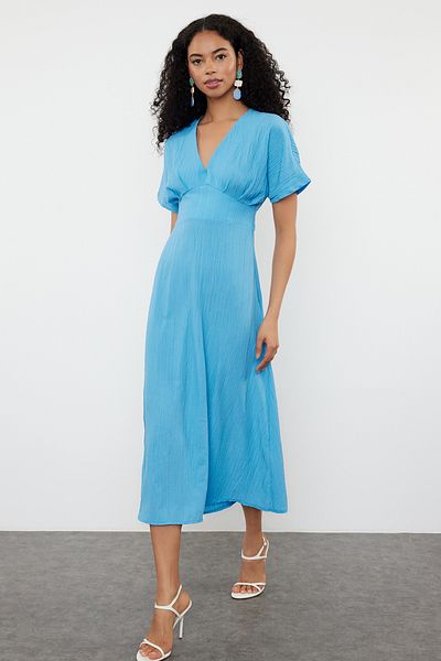 Trendyol Collection Rochie maxi țesută cu decolteu în V de culoare A de culoare albastru deschis TWOSS24EL00620