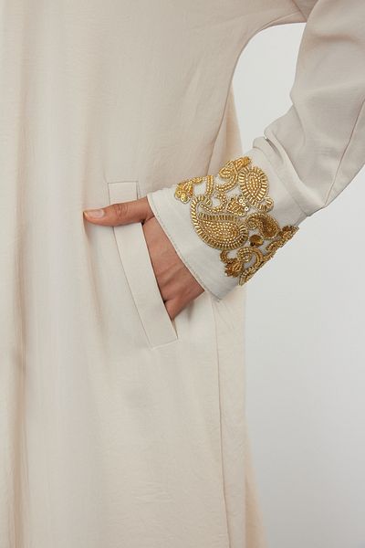Trendyol Modest Beige gewebte Kappe – mit Steinstickerei und Accessoire-Detail, Ferace TCTSS24KF00032