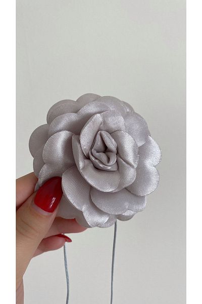 Âlâ Atelier Floral Patterned Lace-up Choker Necklace - Rose Name