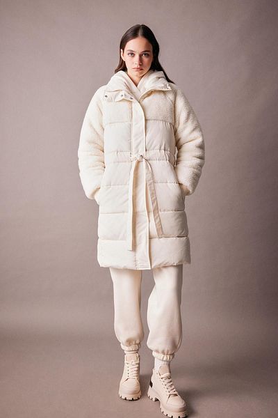 DeFacto Übergroßer Pufferjacke mit Kunstfell-Detail – A1322ax23cw
