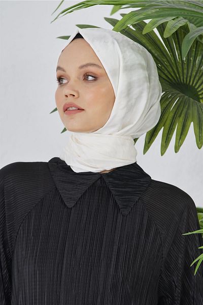 Loryan Ecru Silky Jacquard Shawl - Houndstooth Pattern