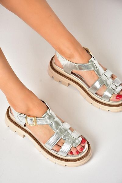 Fox Shoes S 437302009   Stříbrné dámské sandály se silnou podrážkou