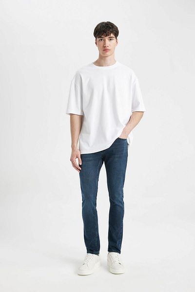 DeFacto Pedro Slim Fit Jeans - Schmale Passform, normale Leibhöhe, schmales Bein C5875AX24SM