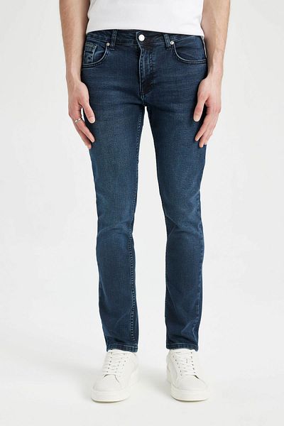 DeFacto Pedro Slim Fit Jeans - Schmale Passform, normale Leibhöhe, schmales Bein C5875AX24SM