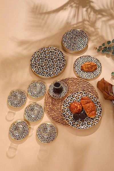 B&M 24 Piece Leopard Patterned Round Breakfast Set