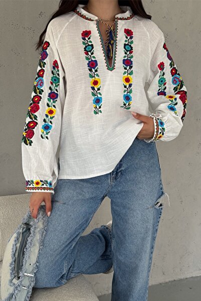 FEMELLE Bílá vyšívaná bavlněná halenka se střapcem