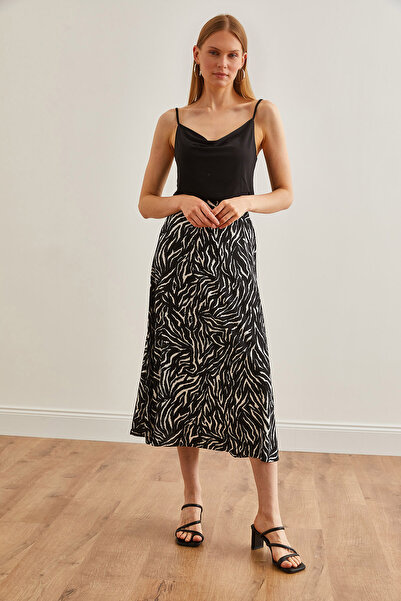 Olalook Czarna, długa damska spódnica z elastyczną talią we wzór zebry - ETK-19000259