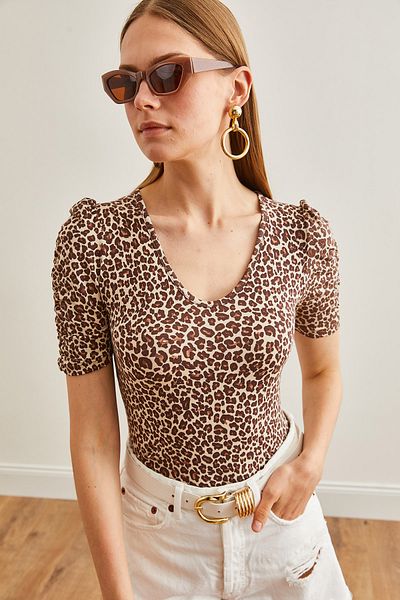 Olalook Beige Bluse aus weichem Modal mit Leopardenmuster für Damen - BLZ-19002669