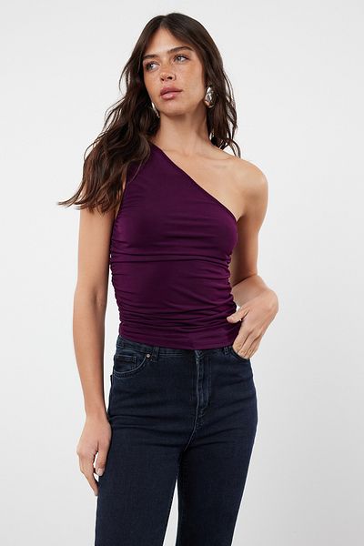 Trendyol Collection Stretchige One-Shoulder-Bluse in Pflaume – Raffung im Detail, tailliert TWOSS21BZ0590