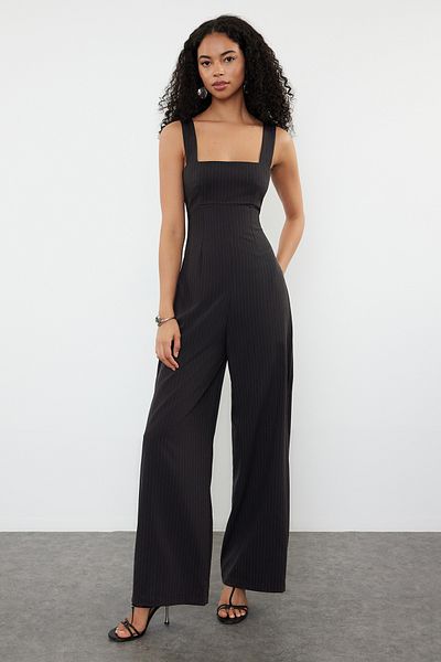 Trendyol Collection Grau gestreifter Maxi-Jumpsuit aus Polyviscon - TWOSS24TU00007