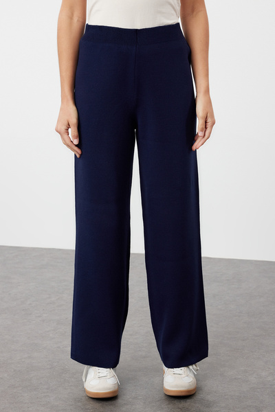 Trendyol Modest Sada svetrů a kalhot v námořnické modré barvě - TCTAW24US00054