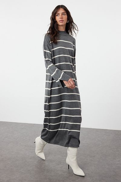 Trendyol Modest Antracit csíkos ujjú hasított részletes kötöttáru ruha TCTAW24EB00018