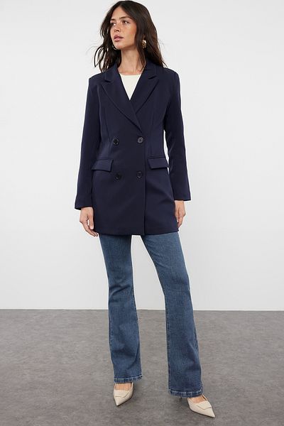 Trendyol Modest Marineblaue, gefütterte Blazer-Webjacke mit zwei Knöpfen und Taschendetail TCTAW22CK0007