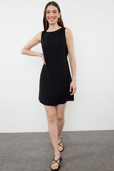 Trendyol Collection Μίνι υφαντό φόρεμα με μαύρη ζώνη σε ίσια κοπή TWOSS24EL00938