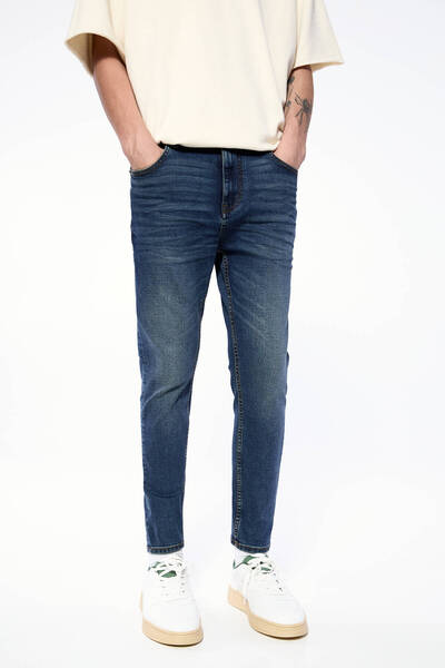 Pull & Bear Carrot-Fit Jean with Pale Effect
