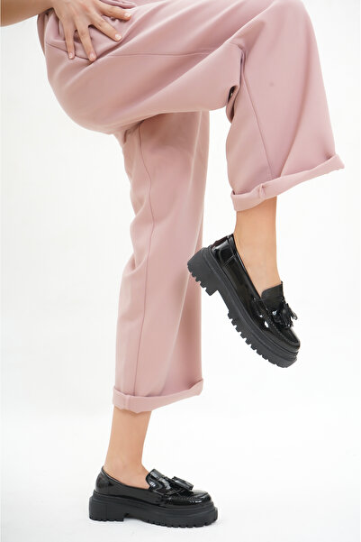 Moda Değirmeni Dámská ležérní mokasína – černá lakovaná kůže, podrobný luk Bg1136-112-0001