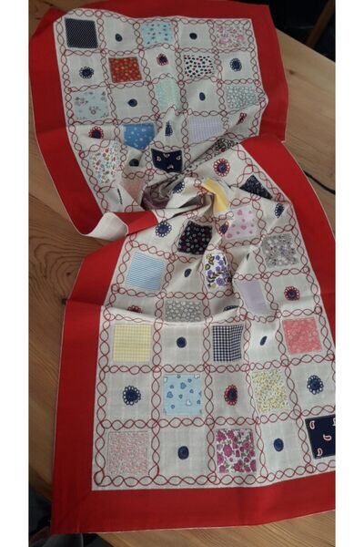 Bohemian مفرش طاولة مطرز باللون الأحمر الطبيعي