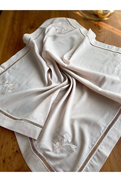 bohemian buldan مفرش طاولة مطرز أنيق من حرير بولدان من Home's