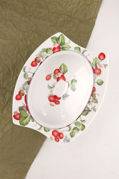 Bursa Porselen Dekor Oval Porcelain Butter Bowl - With Strawberry Lid