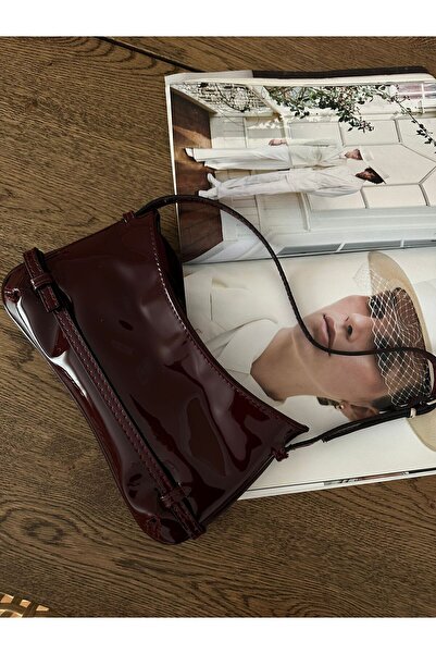 fao polo Geantă baghetă din piele lacuită cu centură de damă bordeaux