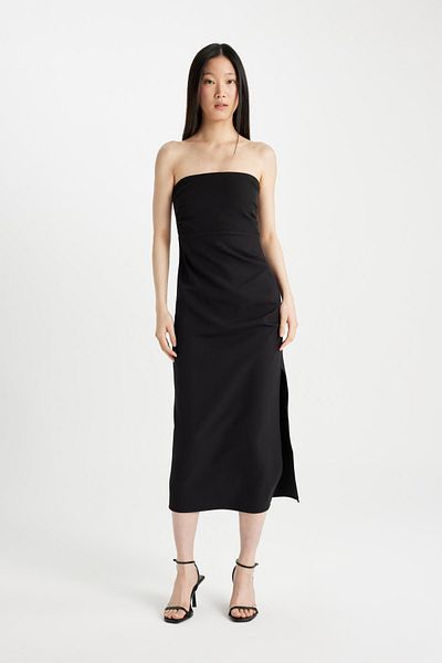 DeFacto Figurbetontes, trägerloses schwarzes Midikleid D0985AX24SM