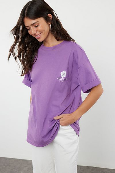 Trendyol Collection Lila bedrucktes Oversize/Wide Fit Rundhals-Strick-T-Shirt TWOSS23TS00321