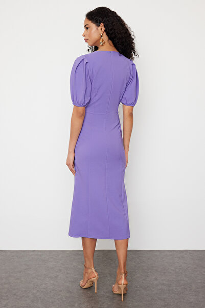 Trendyol Collection Liliowa, kopertowa sukienka midi z rękawami balonowymi TWOSS24EL00502