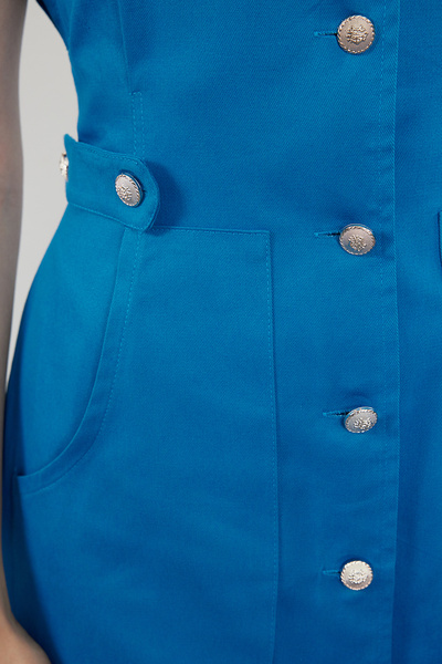 Trendyol Collection Gabardinové mini tkané košilové šaty s indigovým knoflíkem TWOSS22EL2970