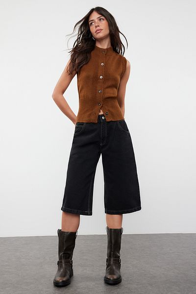 Trendyol Collection Limited Edition Braune Strickweste mit weicher Textur TWOAW24HI00403