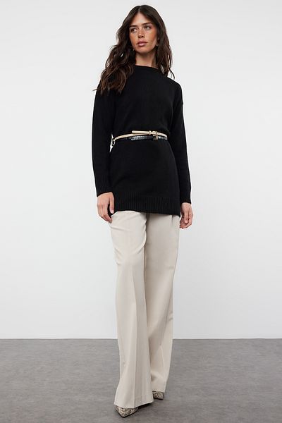 Trendyol Modest Schwarzer Strickpullover mit Stehkragen TCTAW22AK0045