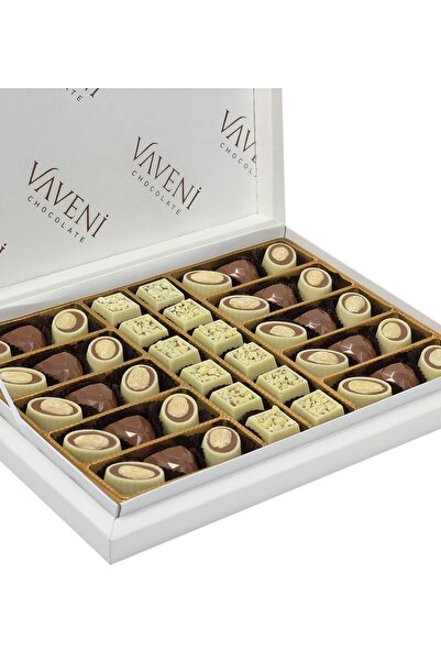 VAVENİ Özel Seri Hediye Bademli Kalp Çikolata