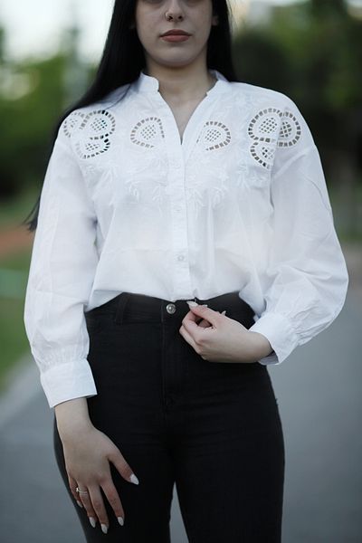 Borceelle Cămașă de damă din bumbac festonat brodat alb