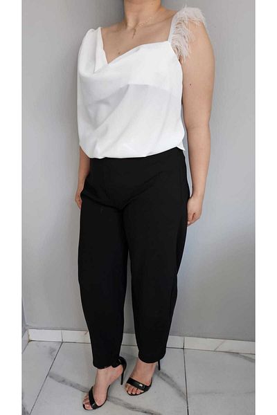 Butik Nilyam Plus Size Black Blouse with Feather Shoulders - 24067
