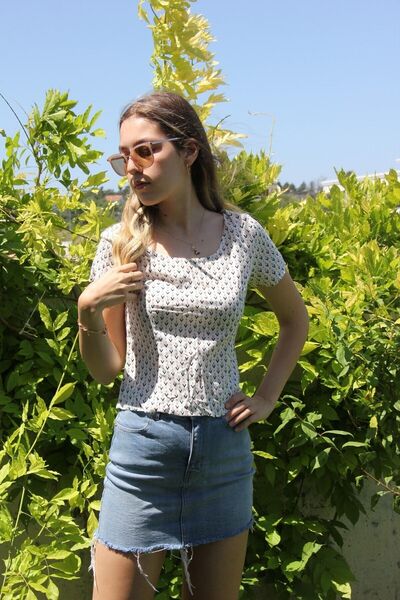 Bohemian Women's Ethnic Patterned Low-cut Bohemian Style Blouse