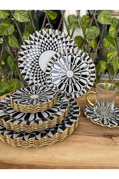 B&M 24 Piece Daisy Patterned Breakfast Set with Handles and Curves