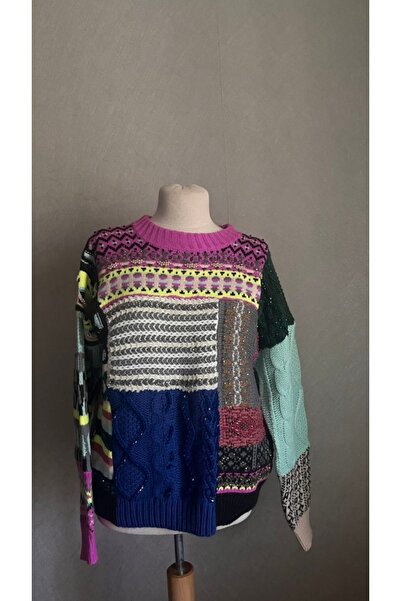 Kübra Tekin Desenli Işlemeli Özel Tasarım Kazak