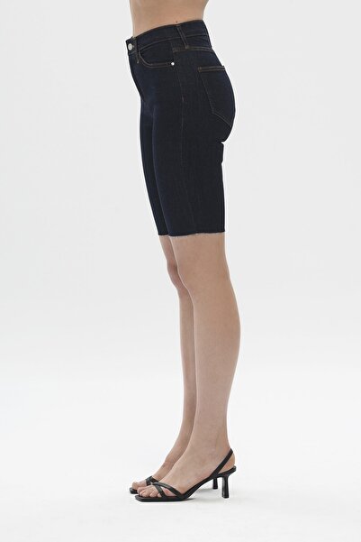 CROSS JEANS Koyu İndigo Yüksek Bel Paçası Kesikli Biker Jean Şort C 4521-045