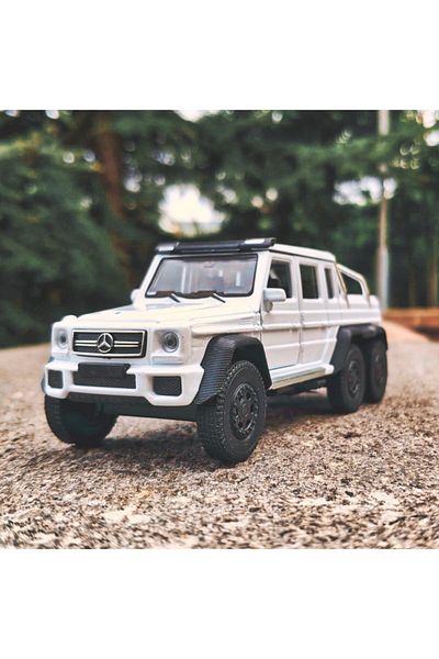 Pagina سيارة معدنية فاخرة من مجموعة G63 Amg 6x6 مقاس 12 سم باللون الأبيض