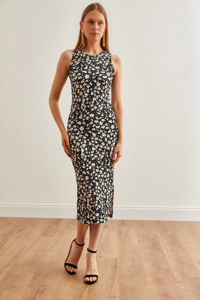 Olalook Μαύρο φλοράλ στάμπα Πλεκτό φόρεμα μίντι - Crew λαιμόκοψη και σκίσιμο ELB-19002183