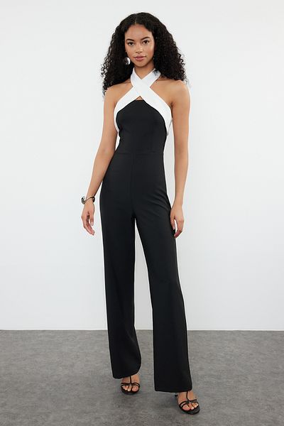 Trendyol Collection Schwarzer gewebter Maxi-Jumpsuit mit Kragendetail TWOSS24TU00047