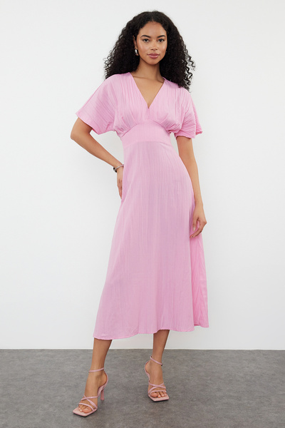 Trendyol Collection Φούξια μάξι φόρεμα με λαιμόκοψη - A-line, λεπτομέρεια μπούστου, υφαντό - TWOSS24EL00620