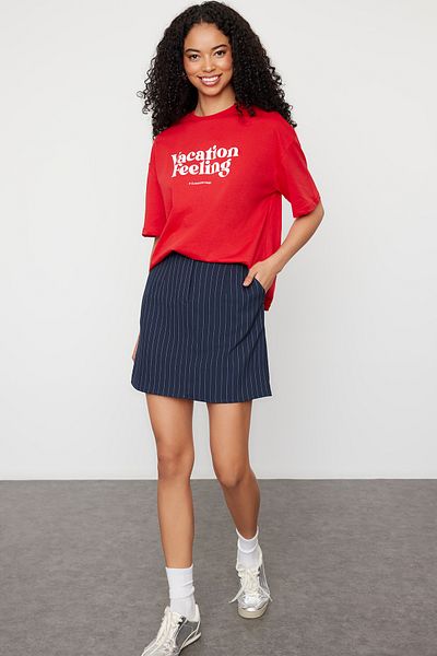 Trendyol Collection Prémium, piros nyomott 100% pamut kényelmes póló - TWOSS24TS00178