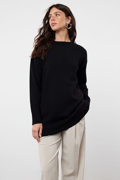 Trendyol Modest Schwarzer Strickpullover mit Stehkragen TCTAW22AK0045