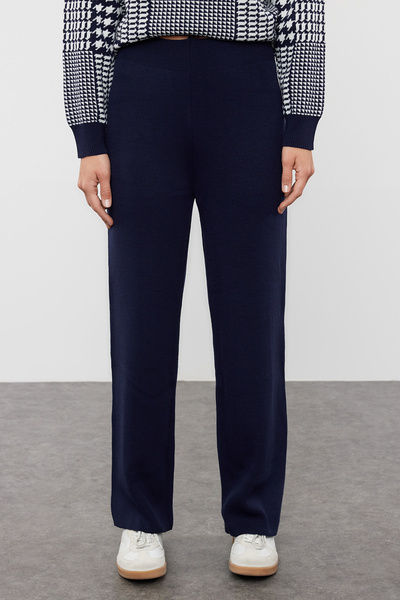 Trendyol Modest Sötétkék kötöttáru pulóver és nadrág szett - Houndstooth mintás TCTAW23US00007