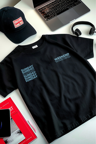 Eazy Co Eazy Black Weekend Unisex Oversize εμπριμέ κοντομάνικο μπλουζάκι