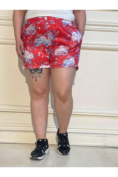DISENTIS MODEST Red Satin Shorts - Plus Size, Side Pocket and Floral Pattern