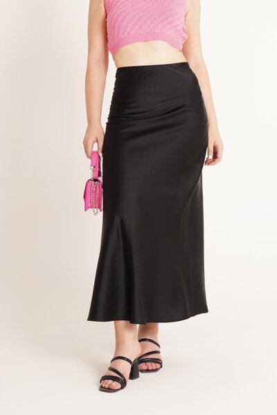 Hipo Trend Fusta lungă neagră din satin cu croială clopot