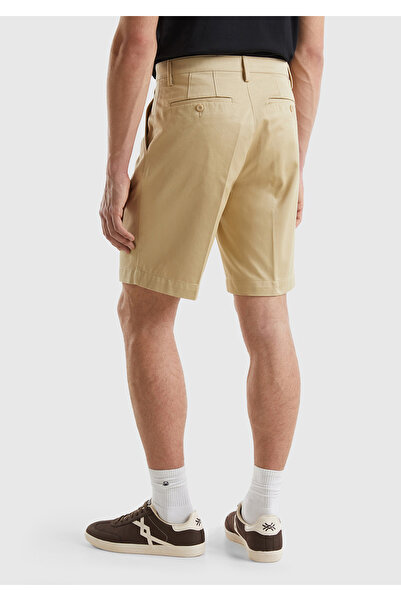 United Colors of Benetton Bermude bej - 100% bumbac, cu pliuri în față, 4 buzunare și găuri pentru curea